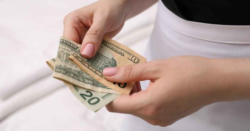 Is Tipping Expected for House Cleaning in Fort Worth